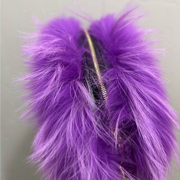 Lilac Handmade Dyed Finn Raccoon Fur Camera Bag/Crossbody & Fur Pompom Charm - Picture 13 of 17